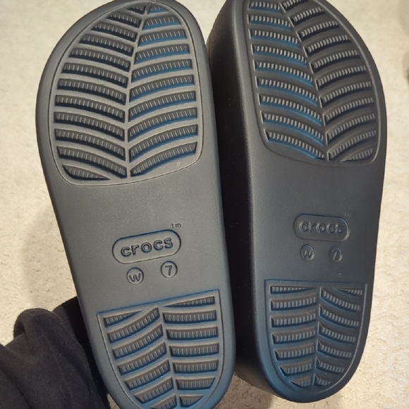 CROCS Black Platform Clogs - Picture 2 of 5